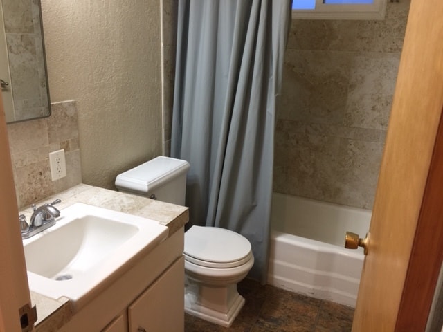 bath - 1440 Hillside Dr