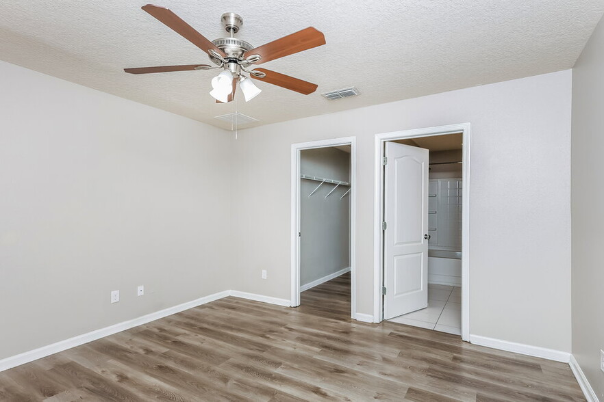 Building Photo - 3830 Julia Marie Drive