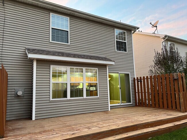 Building Photo - 1034 Doral Dr