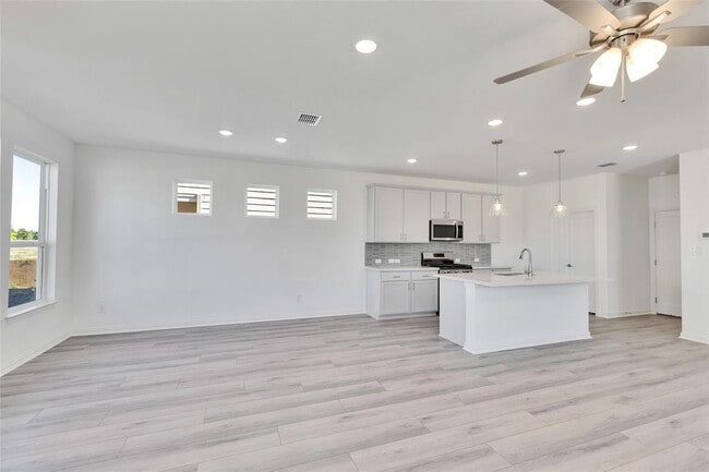 Building Photo - 148 Hartson Dr