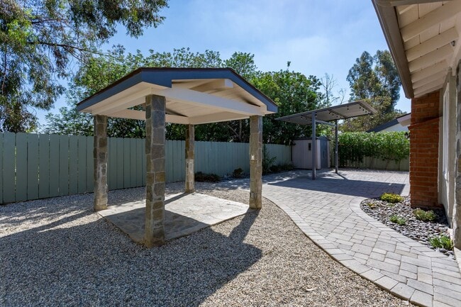 Building Photo - Renovated Home in Tierrasanta