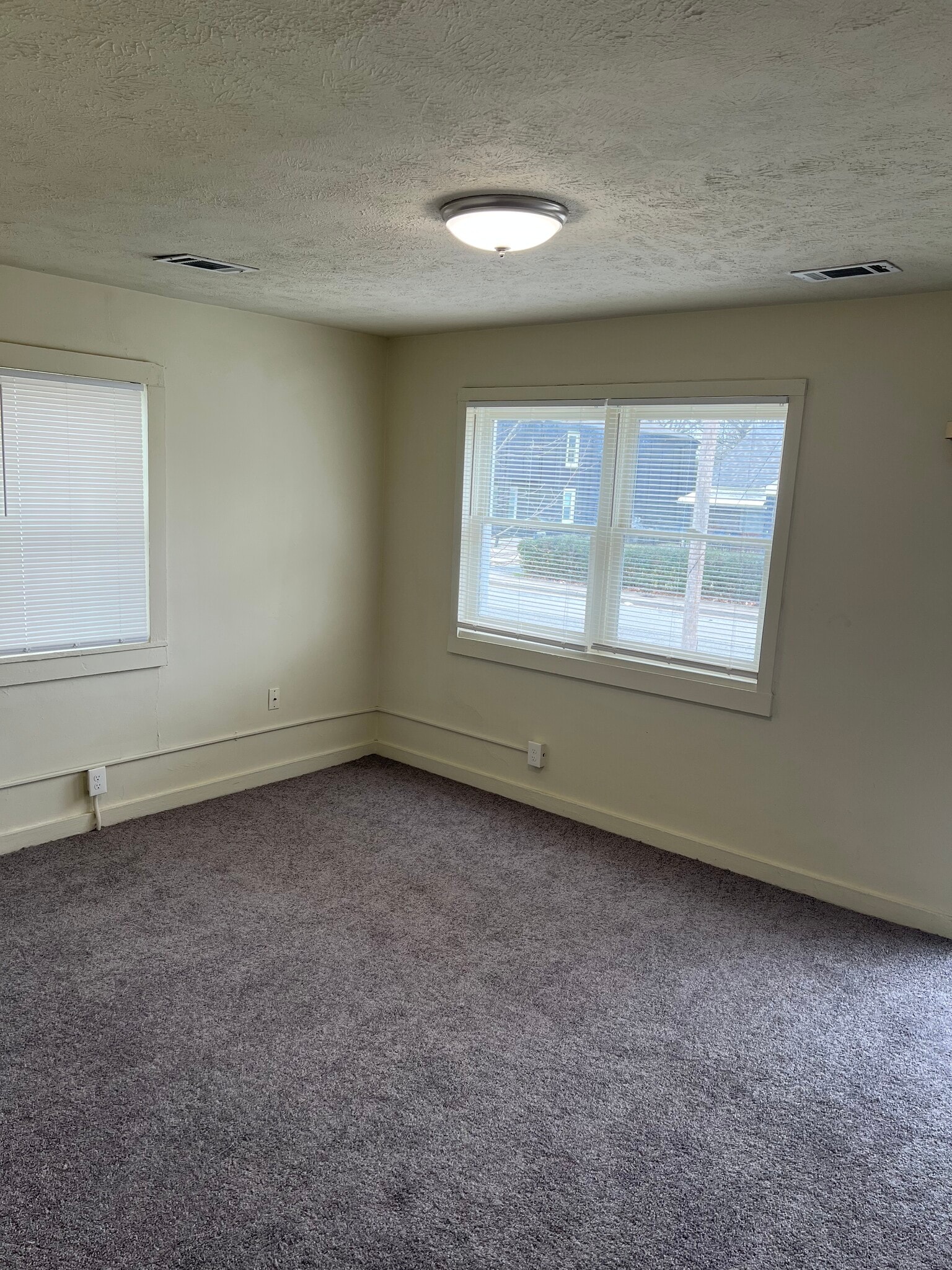 Building Photo - 2411 Scovel St
