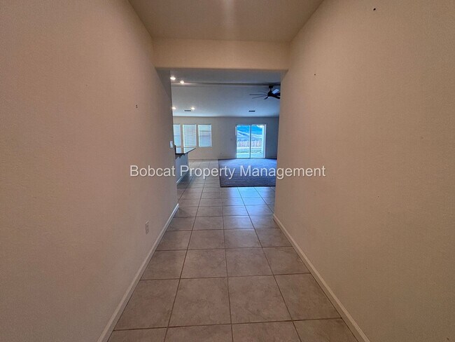 Building Photo - Large Home in Dayton with Mother In Law Quarters