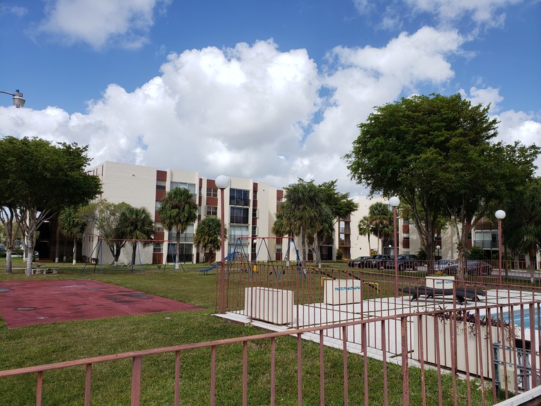 Building Photo - 9431 SW 4th St