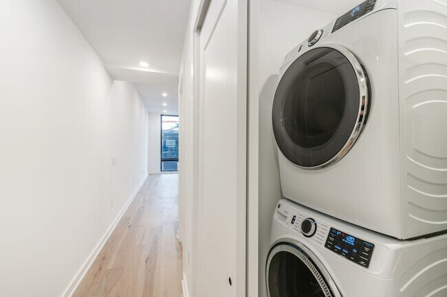 Interior Photo - The Skylar (1601)