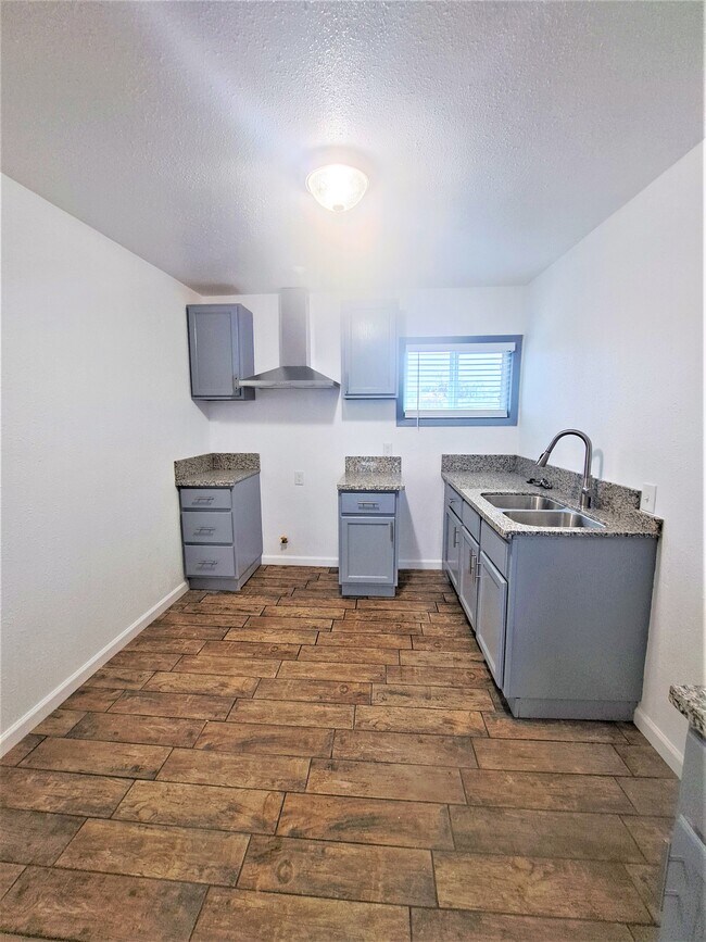 Building Photo - 1309 N La Brea Ave