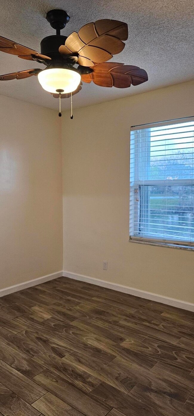 Building Photo - 1488 Fairway Cir