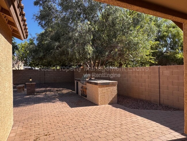 Building Photo - 18184 W Saguaro Ln