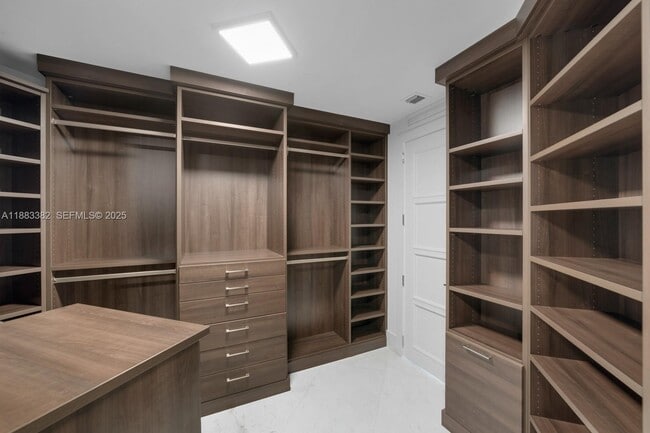 Building Photo - 1643 Brickell Ave