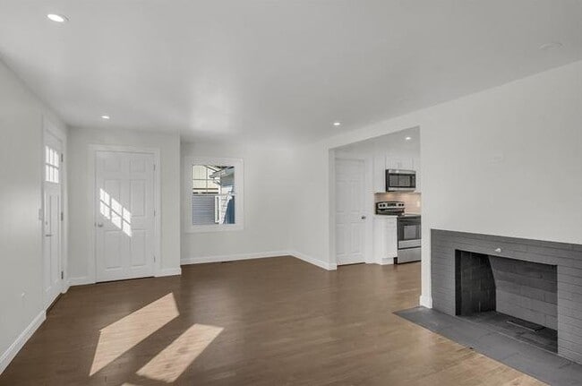 Building Photo - 428 Mower St