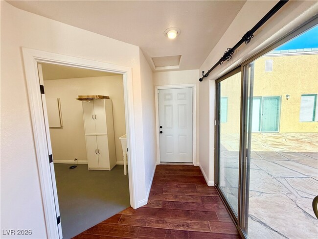 Building Photo - 1100 Dollar St