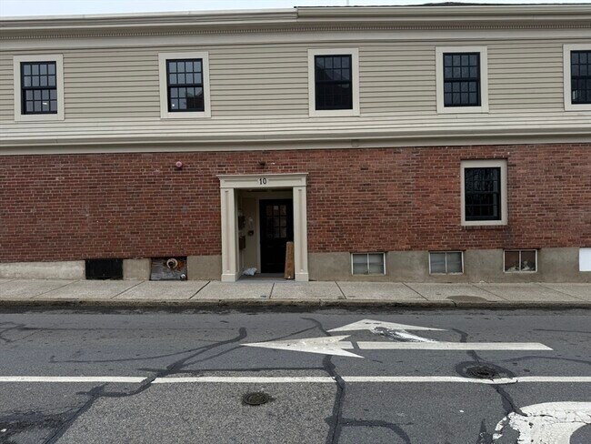 Building Photo - 10 Leyden St