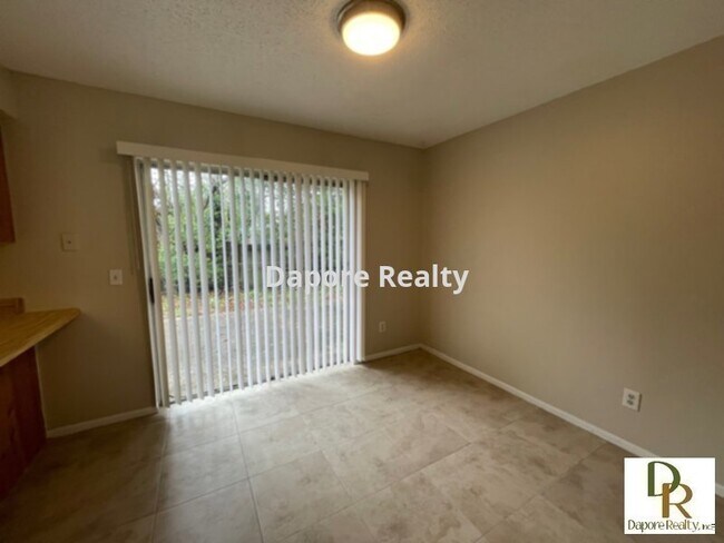 Building Photo - 3 Bed, 2 Bath, NEW Tile Floors, Fenced Yard-Close to Maitland Center