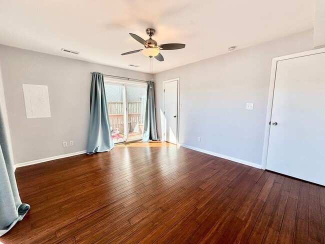 Building Photo - Stunning Virginia Beach Condo with Waterfr...