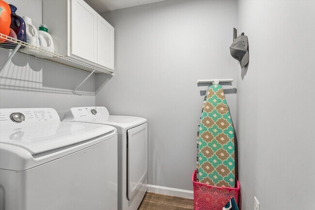 Building Photo - 4 Bedroom / 2.5 Bathroom - Marquis Hills