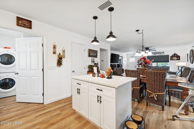 Building Photo - 526 Camellia Ave