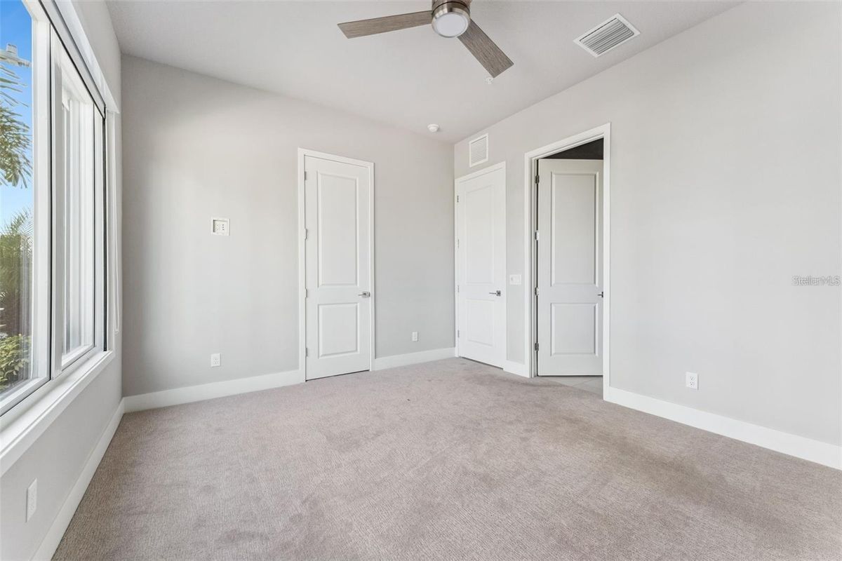 Building Photo - 7760 Sandy Ridge Dr