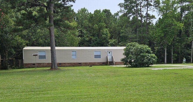 Building Photo - 610 E Branch Dr
