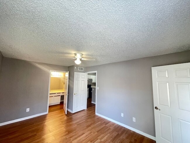 Building Photo - First Floor 1 Bedroom Condo In Orlando Area!
