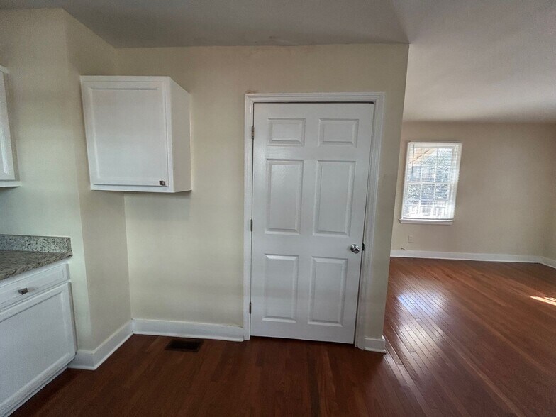 Building Photo - 61 Cooper St