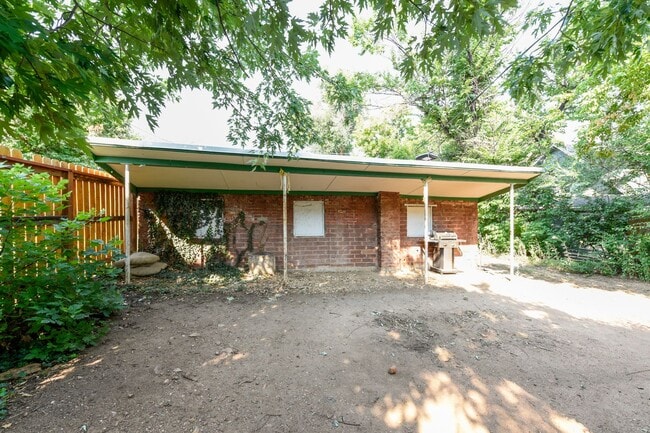 Building Photo - 1537 9th St