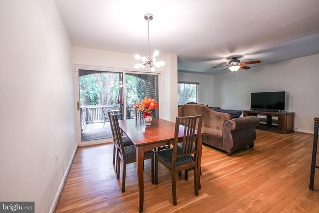 Building Photo - 4908 Sauquoit Ln