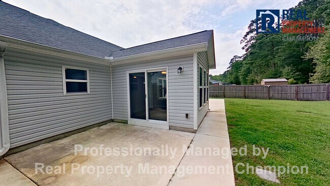 Building Photo - Perfect 3 BD 2 BA Home Just Minutes from MCAS Cherry Point