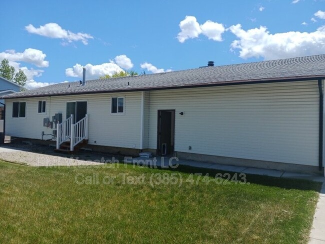 Building Photo - 3964 Kilt St