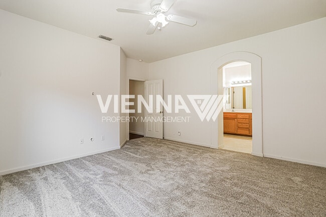 Building Photo - 440 Crestfield Cir
