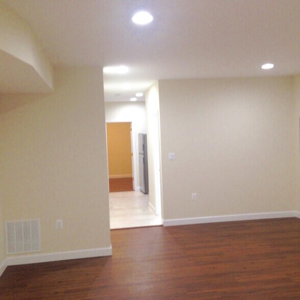 Building Photo - 20385 Dunkirk Sq