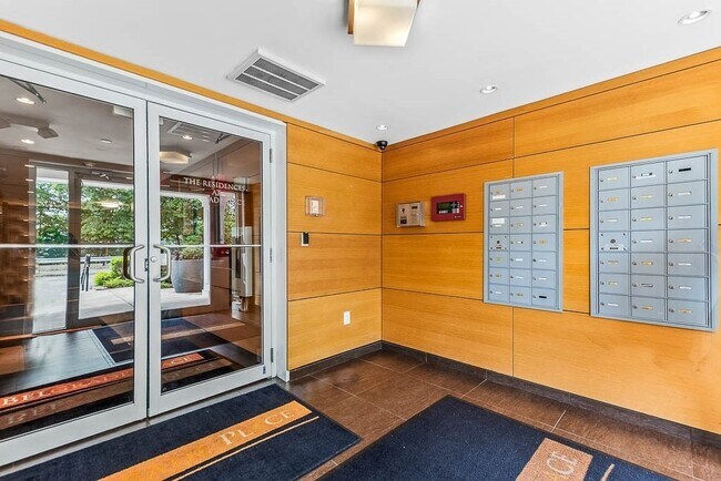 Building Photo - 446 Belgrade Ave