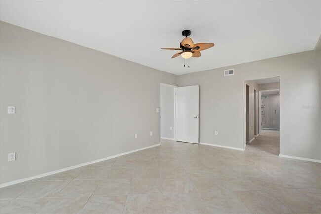 Building Photo - 1750 Jamaica Way
