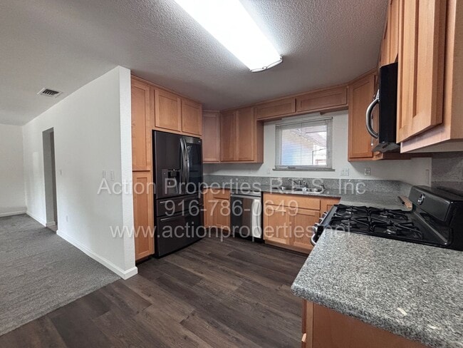 Building Photo - Central Roseville, Close to Shopping and Parks, 3 Bedroom 2 Bathrooms, 1536sq feet