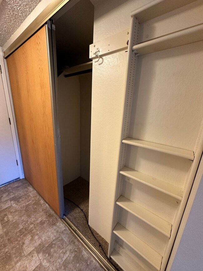 Building Photo - Cute and Cozy 1 Bedroom Condo in Gated Tim...