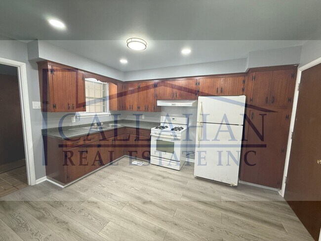 Building Photo - Updated NLR Home