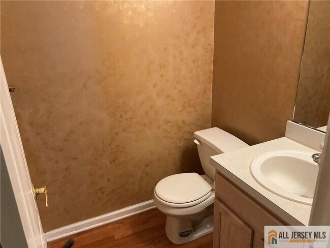 Building Photo - 212 Hawthorne Rd