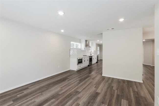 Building Photo - 3434 Silverwood Ln