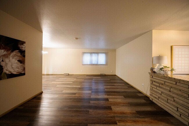 Building Photo - Mid-Century 3 Bedroom in Pine Valley Estates
