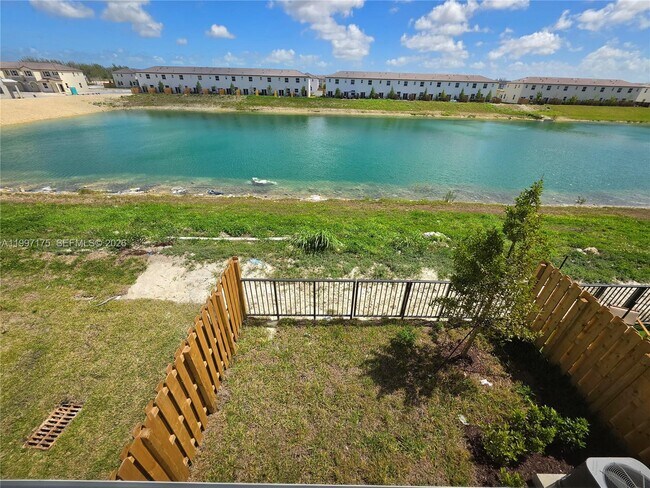 Building Photo - 2739 SE 25th Ave