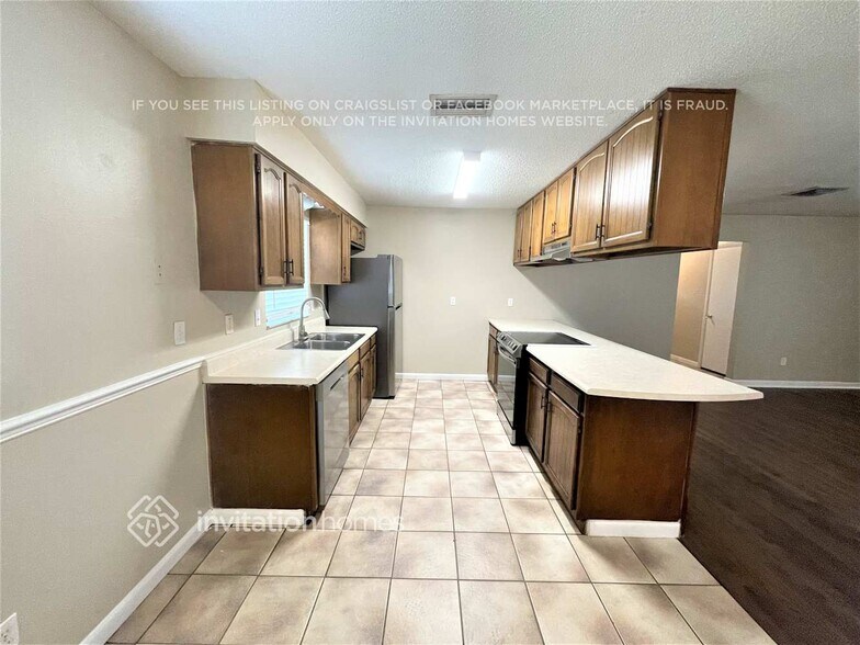 Building Photo - 6115 Donegal E
