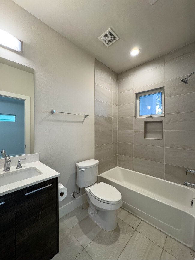 Building Photo - 2717 St Emanuel St