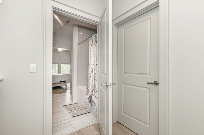 Building Photo - Fully furnished luxurious waterfront condo at The Inlet!