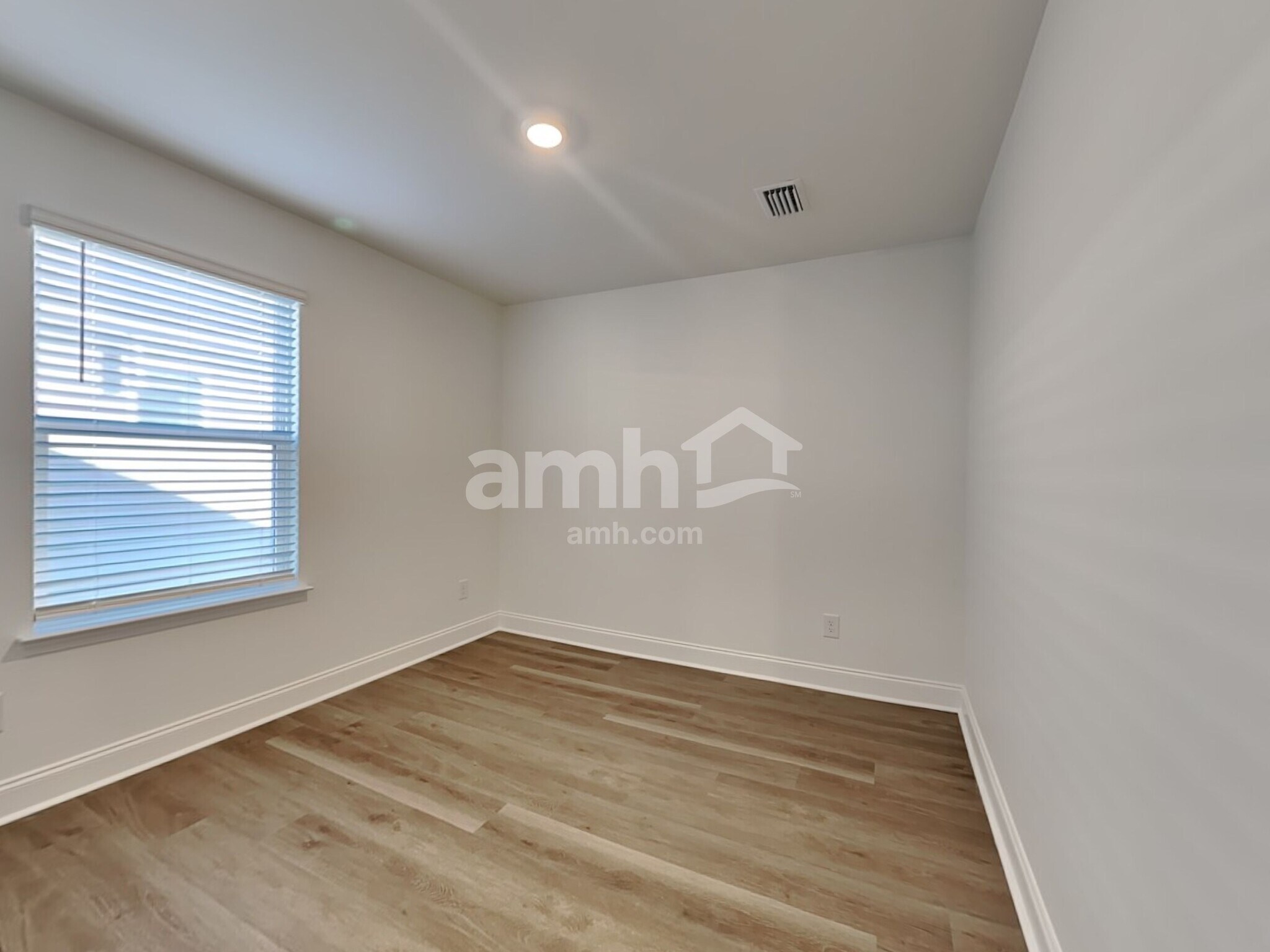 Building Photo - 106 Trevino Dr