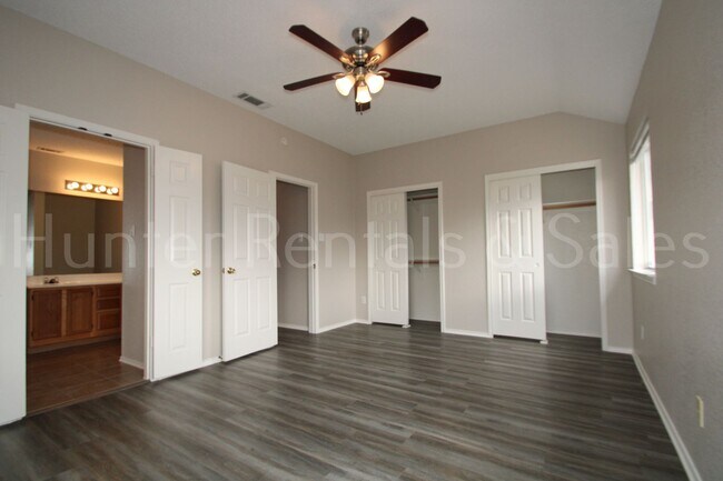 Building Photo - Close to Schools off of Chantz Drive!