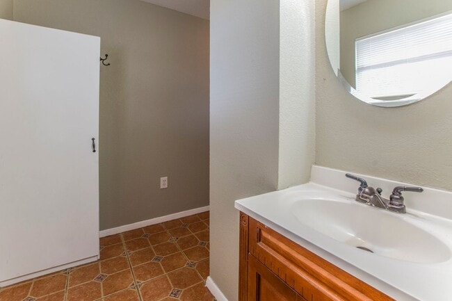 Building Photo - 3 Bedroom/2 Bathroom  House for Lease
