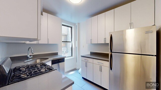 Building Photo - 109 E 88th St