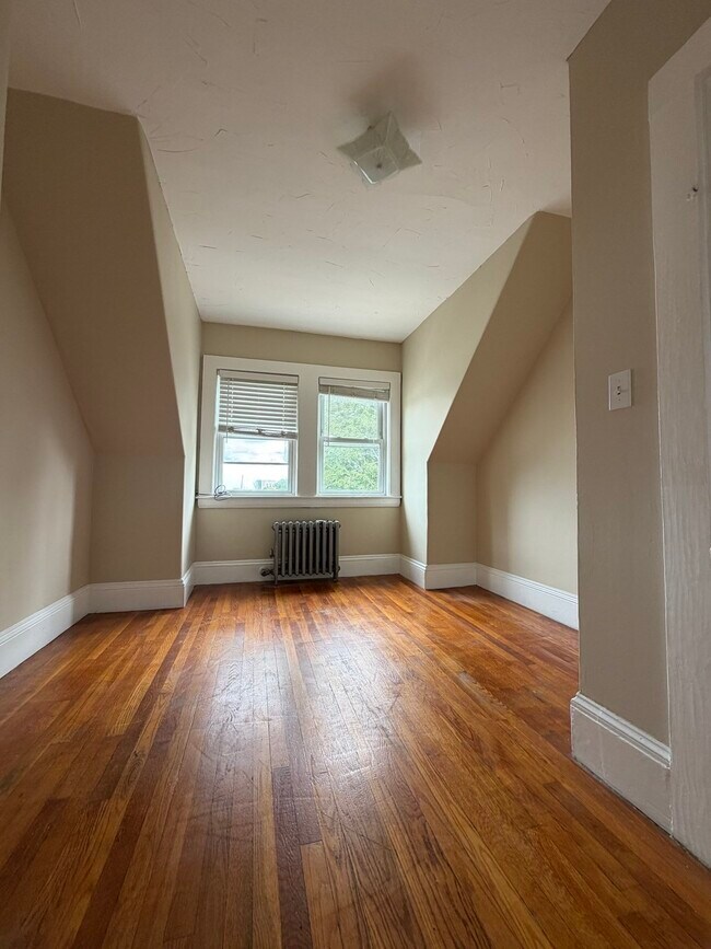 Building Photo - 253 Whitwell St