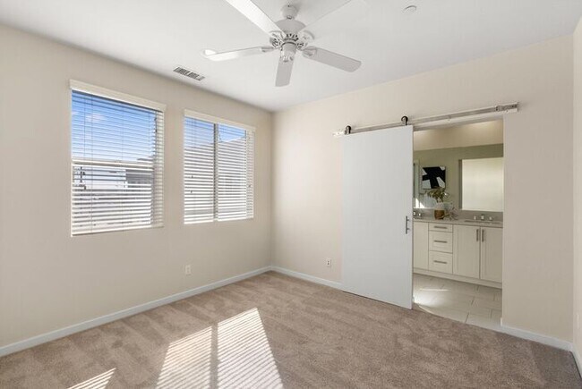 Building Photo - Superior Point