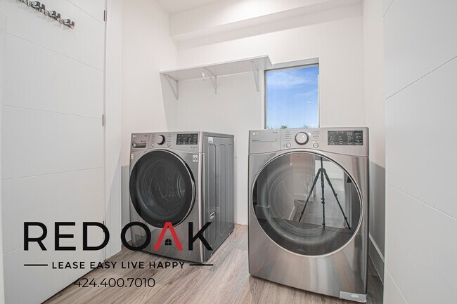 Building Photo - 18303 Oakbury Cir