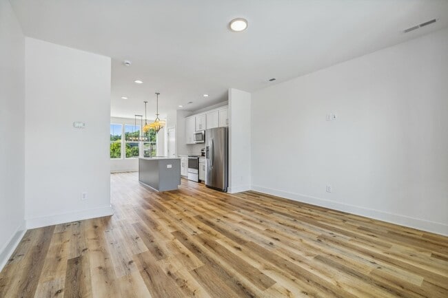 Building Photo - 104 Stella Dr